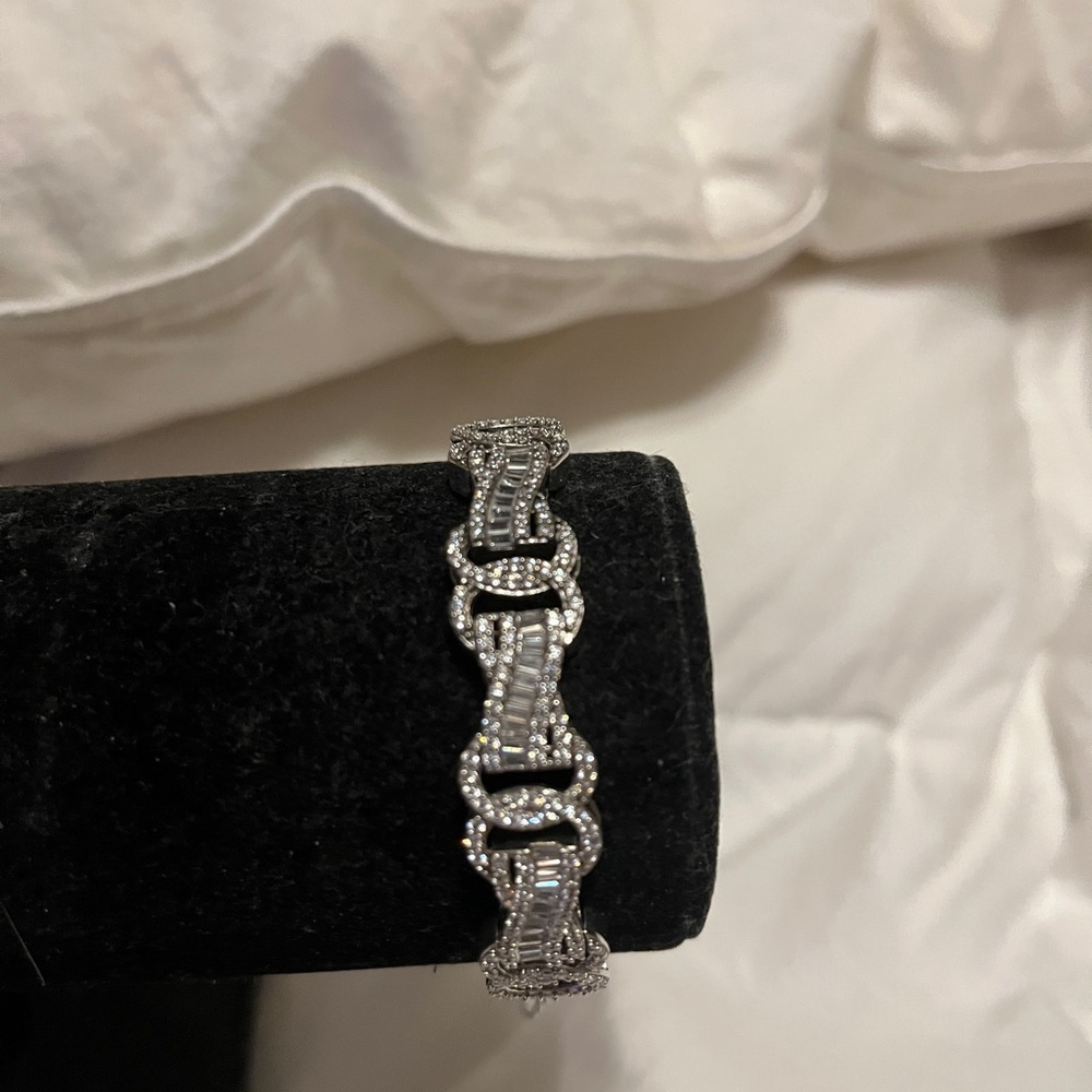 Diamond simulated adjustable bracelet.